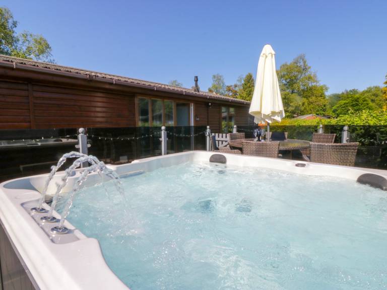 Children-friendly wonderful cottage with yard, jacuzzi & pool | Beach view | Pets are welcome — photo 2