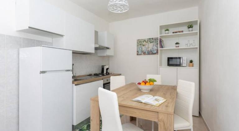 Rental apartment with 3 rooms for 6 persons — photo 2