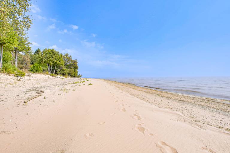 Beach Access on Lake Michigan: Sturgeon Bay Home — photo 3