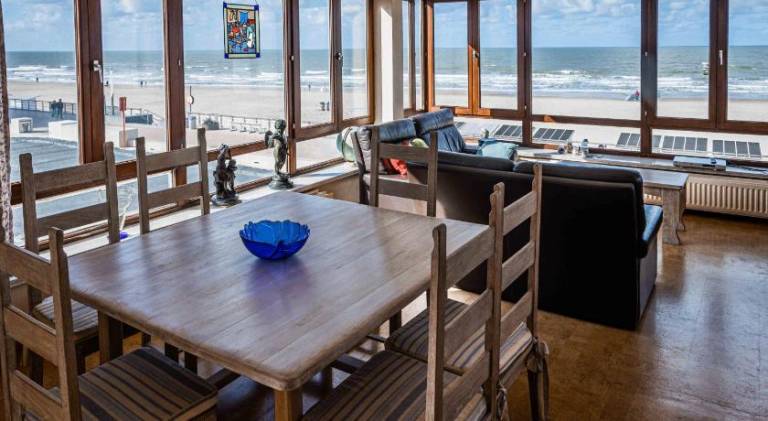 Holiday apartment with 3 rooms for 6 persons in Ostend