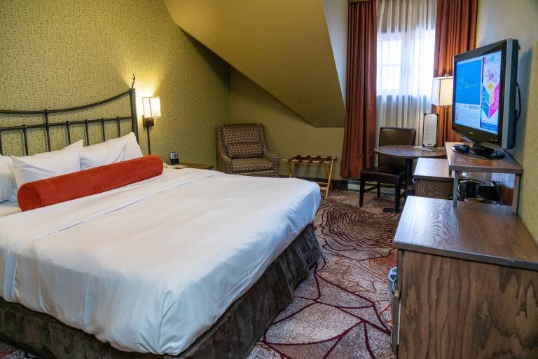 Standard King Room in Banff, AB