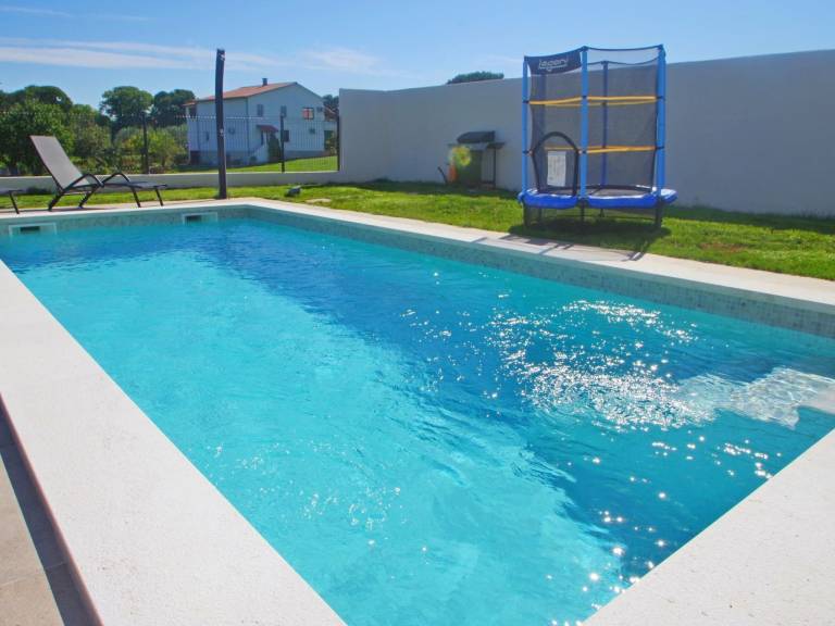 House with patio, private pool & grill — photo 4