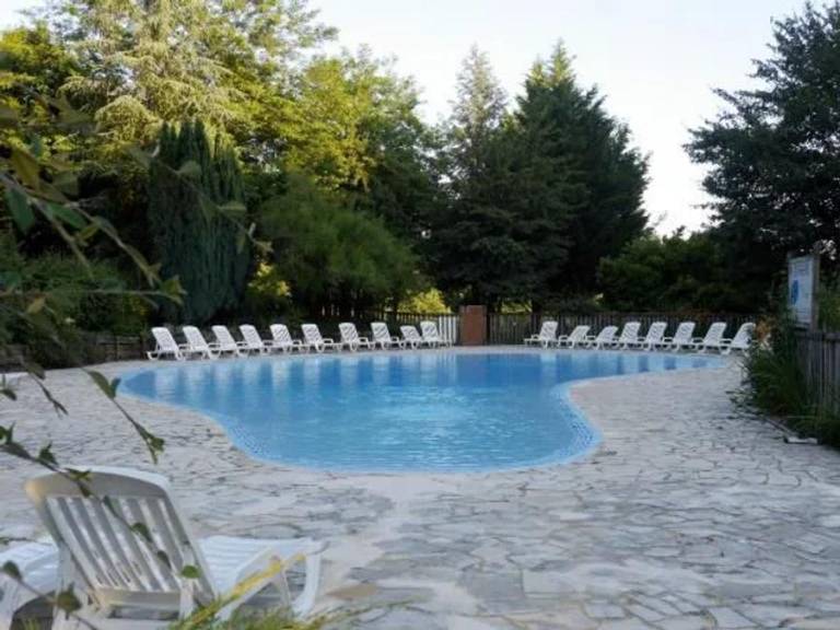 Chalet with terrace & pool in Bergerac