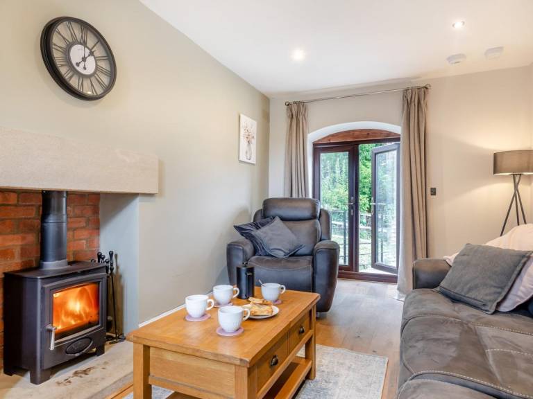 Cottage with jacuzzi — photo 4