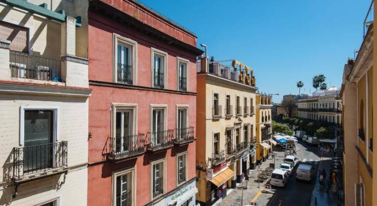 Child-friendly holiday apartment with patio | Close to Seville Cathedral | Good for workation | Pets are welcome — photo 4