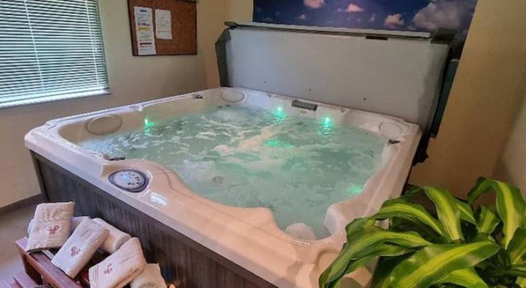 Holiday apartment with hot tub — photo 2