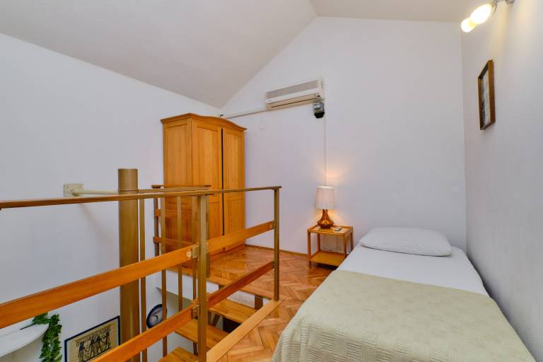 One bedroom apartment with terrace Artatore, Lošinj (A-2509-c) — photo 2
