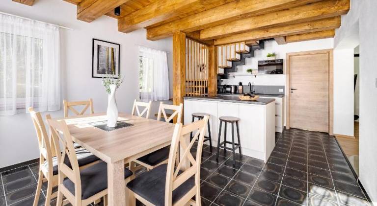 Villa with terrace & yard | Pet-friendly — photo 3