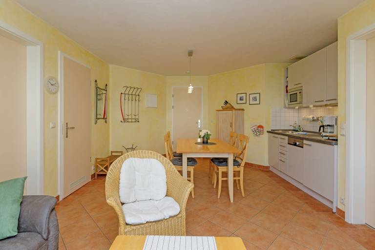 Tolle Dachgeschosswohnung mit Balkon für Familien - nur 400 m zum Ostseestrand! — photo 2
