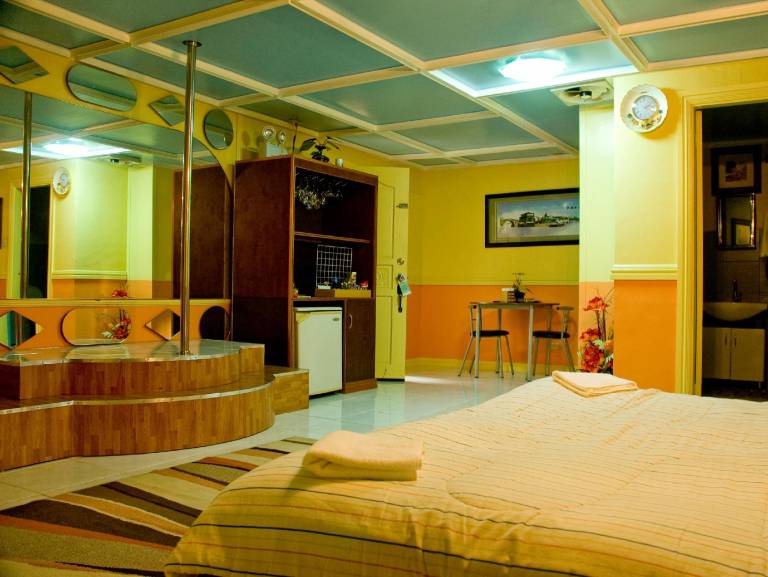 Kokomos Hotel & Restaurant in Angeles City