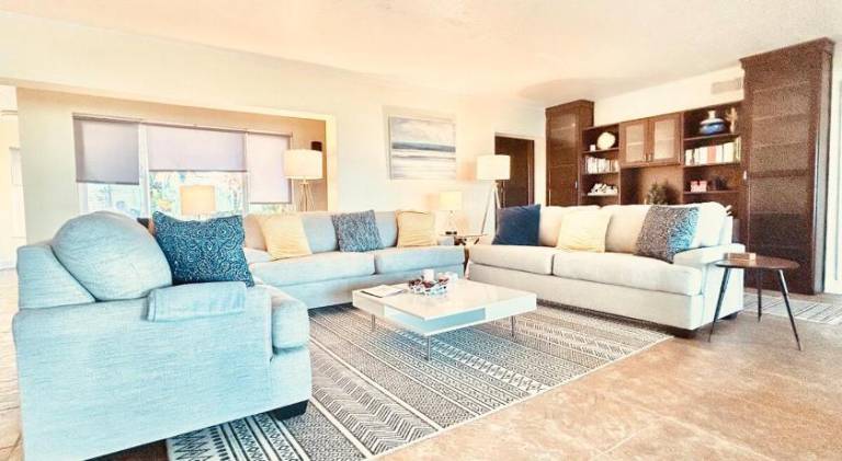 Beachfront House - Ocean Views, Beach Access — photo 2