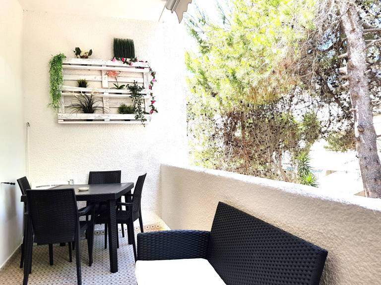 Apartment with yard & terrace — photo 3