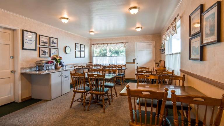 Baugh Motel, SureStay Collection by Best Western — photo 3