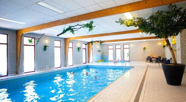 Nice house with hot tub & pool | Dogs allowed — photo 3