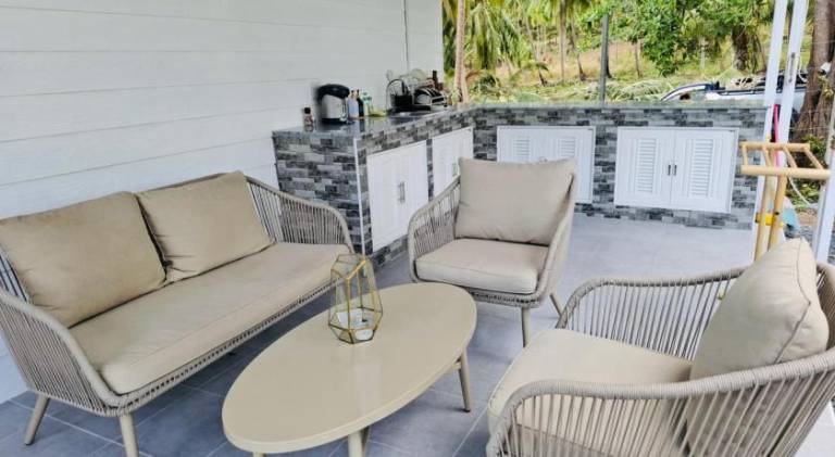 Bungalow with patio & yard — photo 5