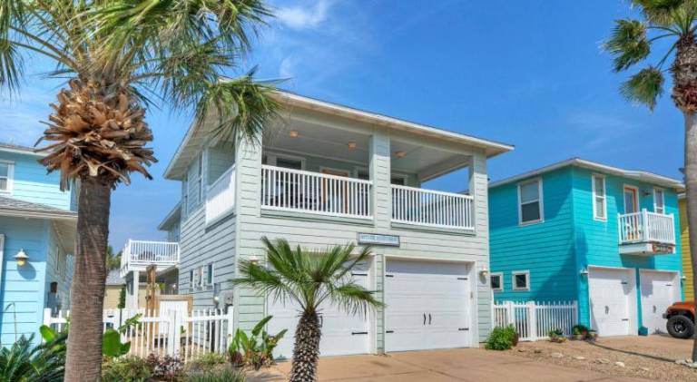 Fully equipped house with barbeque & pool | Close to the beach | Pets allowed in Port Aransas, TX