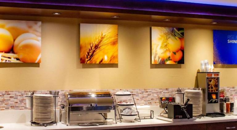 Comfort Inn & Suites Vancouver Downtown City Center — photo 5