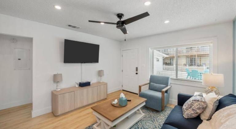 Apartment with pool in Fort Walton Beach, FL