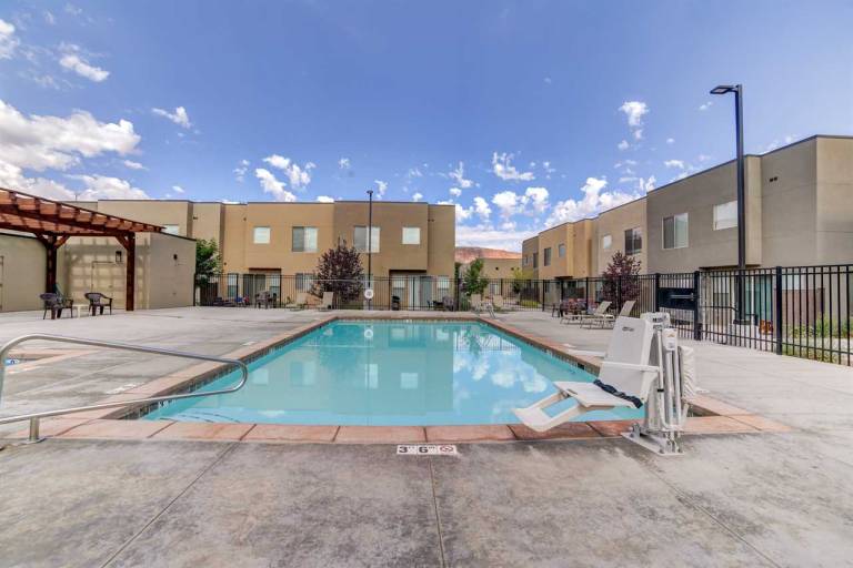 House with pool & grill — photo 2