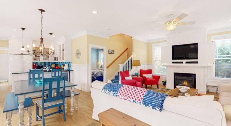 Spacious vacation home with pool | Close to the beach | Pets allowed — photo 2