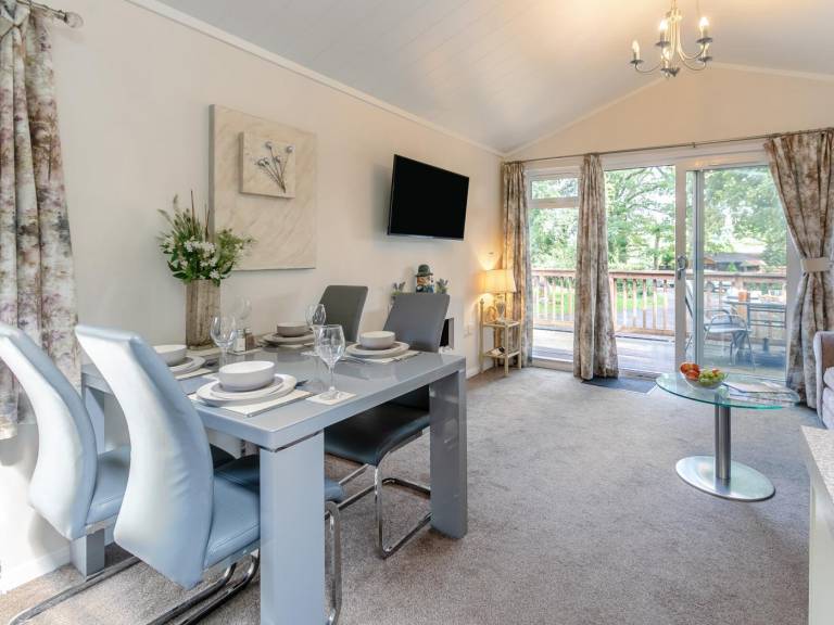 Fully equipped lodge with yard, hot tub & terrace | Pets are welcome — photo 5