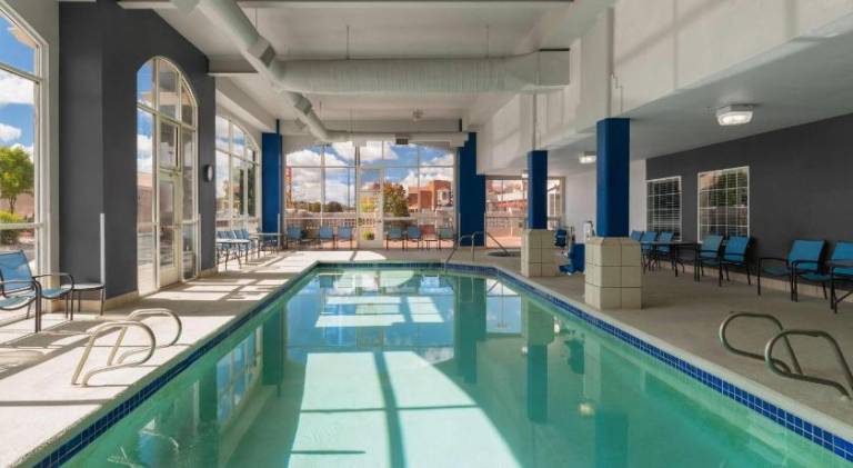 La Quinta Inn & Suites by Wyndham Gallup — photo 2