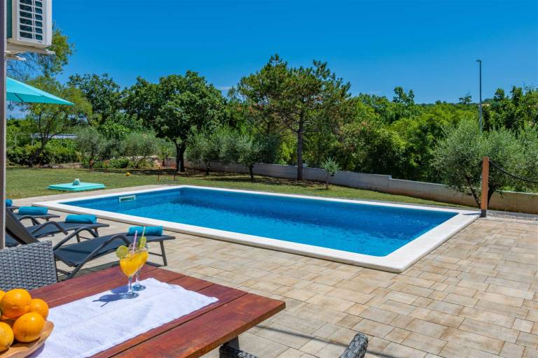 Family-friendly rental with patio, garden & pool | Pool view | Dogs allowed — photo 5