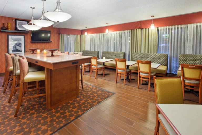 Hampton Inn Columbus-East — photo 5