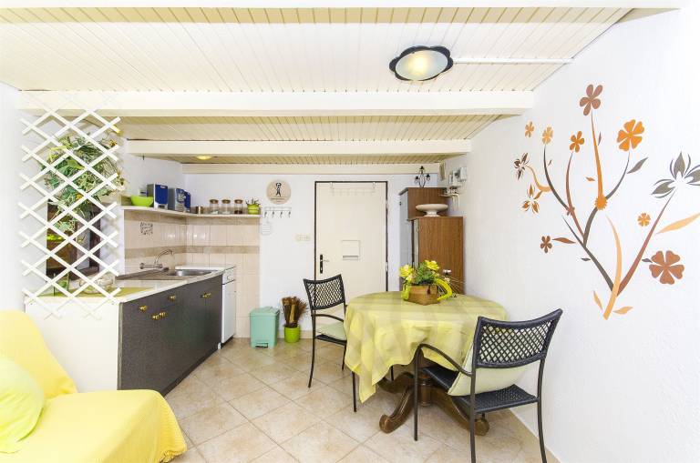 House with yard & grill | Pet-friendly — photo 2