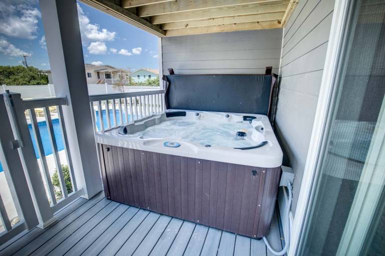 Ruff Life 320 ft from the beach Dog Friendly, Private Pool, Hot Tub — photo 4