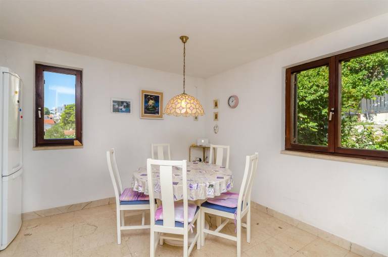 Rental apartment with patio & barbeque | Sea view — photo 5