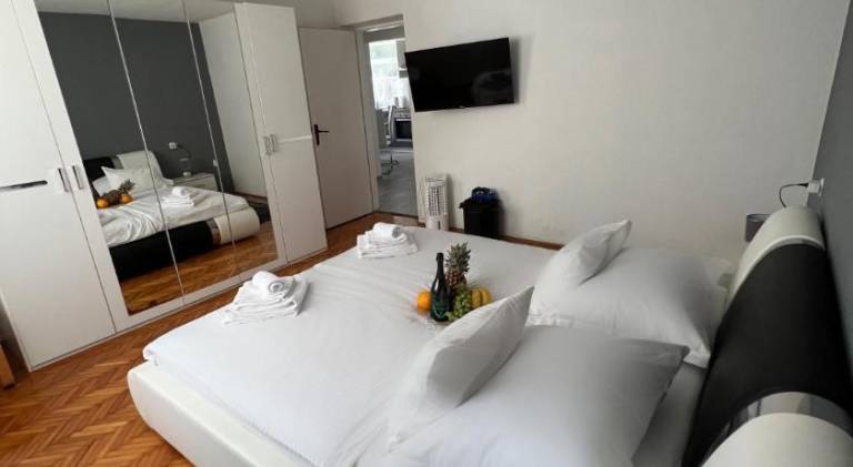 Holiday apartment with patio — photo 2