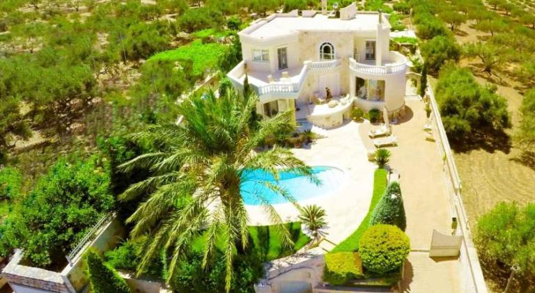 Villa with garden, patio & pool — photo 4