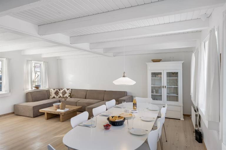 Fully equipped vacation home with barbecue & patio | Dogs allowed — photo 3