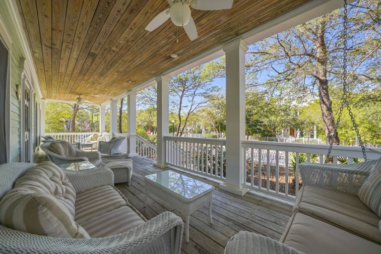Fully equipped vacation home with BBQ, pool & hot tub | City view | Next to the beach | Dogs allowed — photo 4