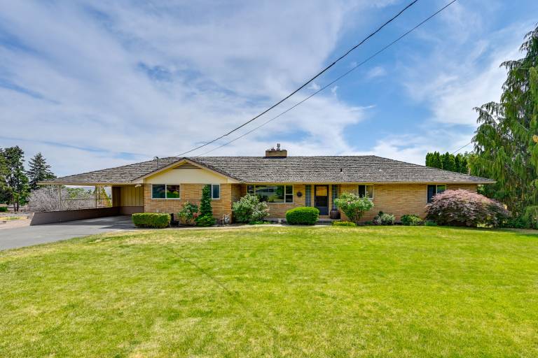 Family-Friendly Yakima Escape w/ Yard & Pool! — photo 3