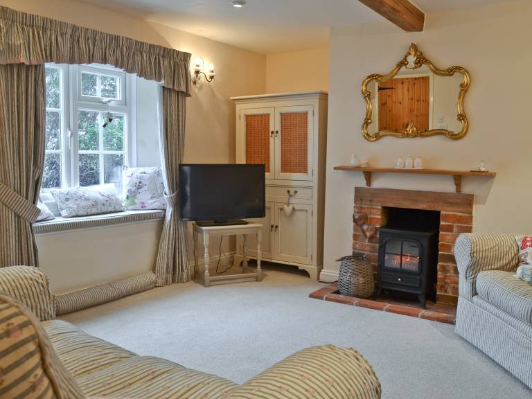 Cottage with garden — photo 2