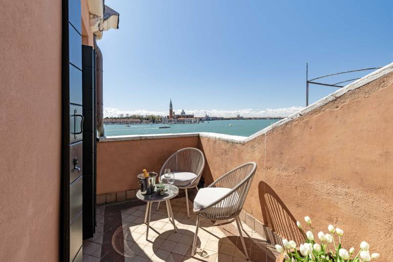Fully equipped nice holiday apartment with terrace | Close to Rialto Bridge | Pets allowed — photo 2