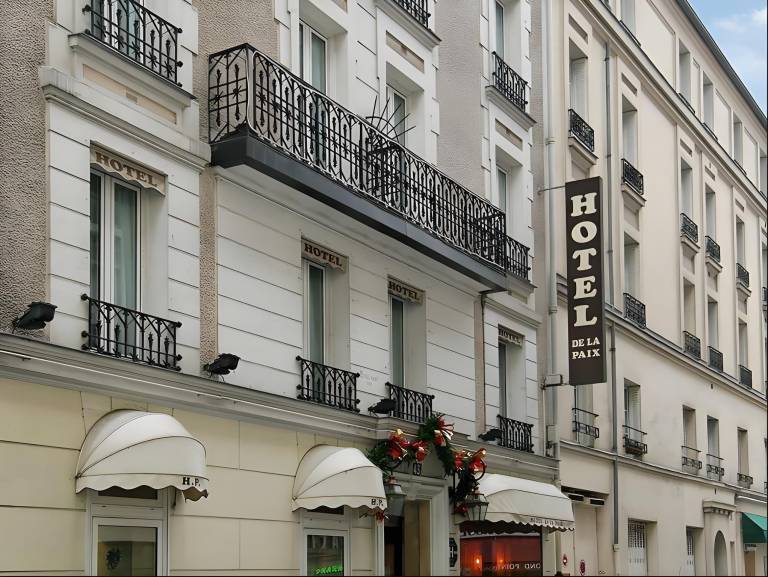 Hotel de la Paix in Issy-les-Moulineaux