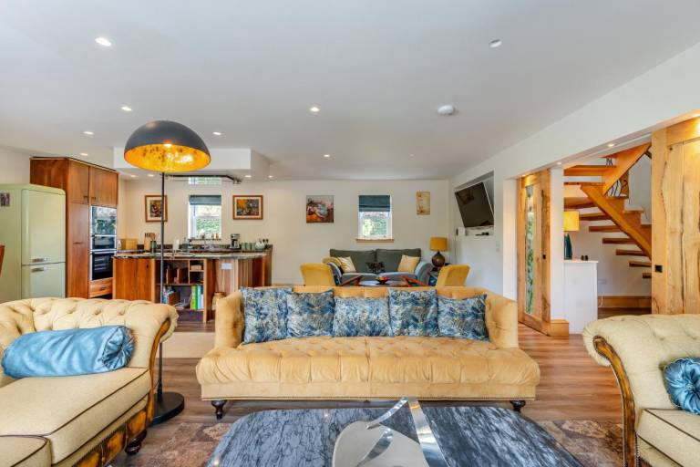 Family-friendly cottage with hot tub, BBQ & yard | Dogs allowed — photo 4