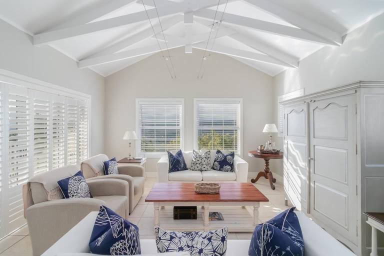 Child-friendly ample vacation home with garden, private pool & patio | Perfect for remote work | Pets allowed — photo 3