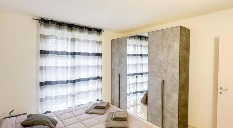Rental apartment with 1 room for 4 persons in Monza