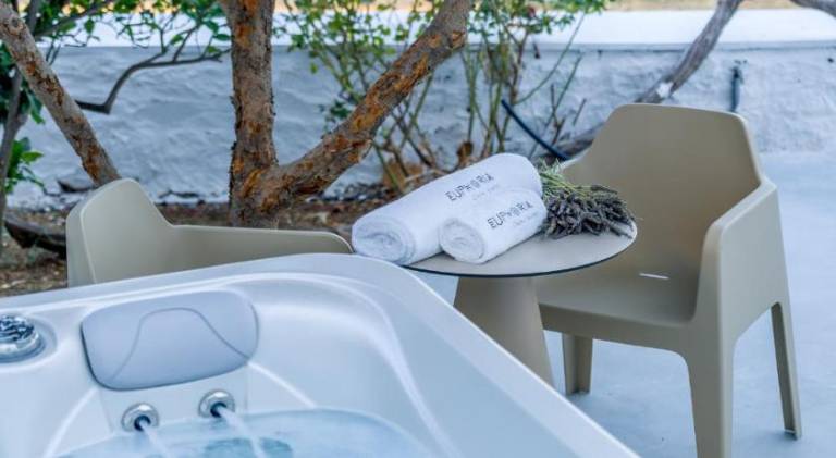 Children-friendly serviced apartment with garden, terrace & jacuzzi | Dogs allowed — photo 5