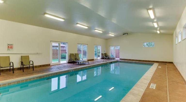 House with pool — photo 3