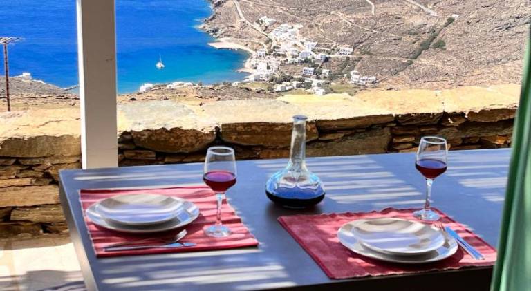 Vacation home with patio, yard & jacuzzi | Perfect for remote work in Tinos