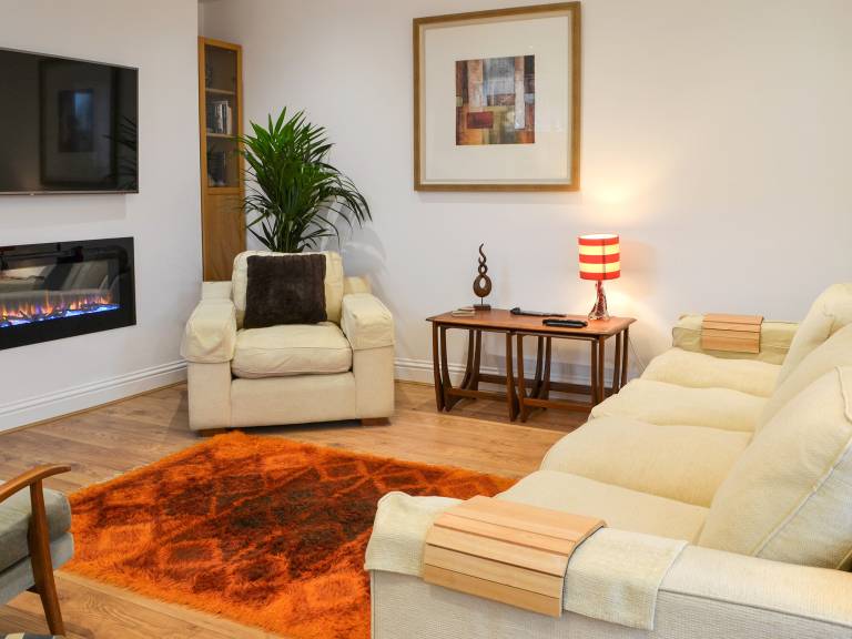 Family-oriented pleasant cottage with yard & BBQ | River view | Close to the beach | Pets are welcome — photo 3