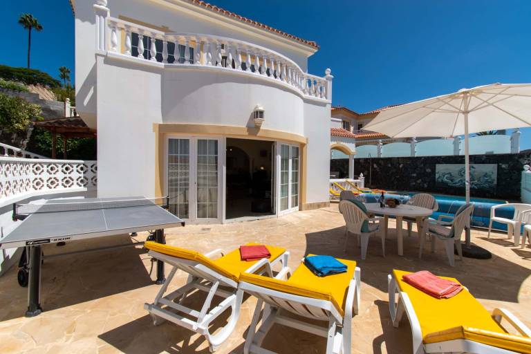 Children-friendly villa with fast internet, garden & private pool | Mountain view | Pet-friendly — photo 4