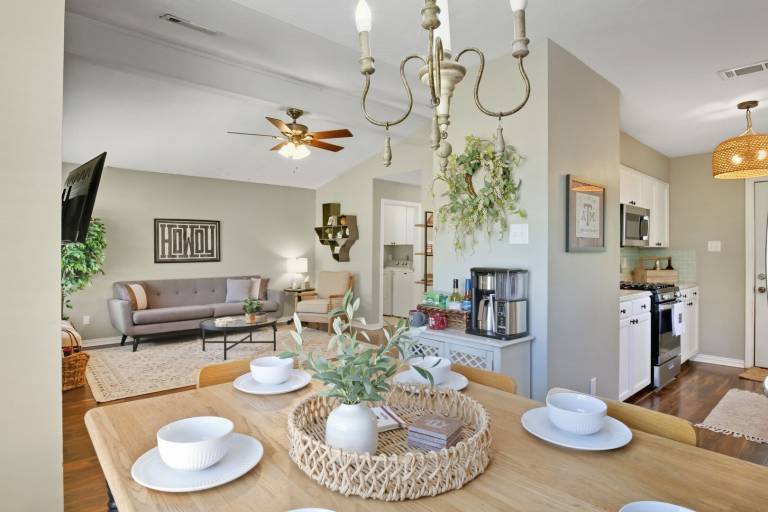 Family-oriented pleasant house with yard & patio | Dogs allowed — photo 3