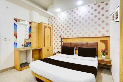 Le ALFANSO BY AZAD RAM Main Road in New Delhi
