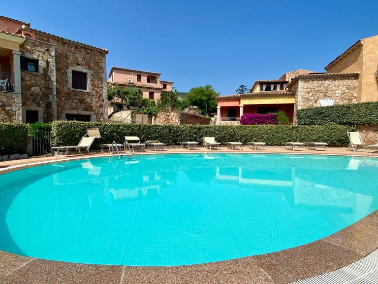 Villa 'Luna with Shared Pool', Mountain View, Wi-Fi and Air Conditioning in San Teodoro